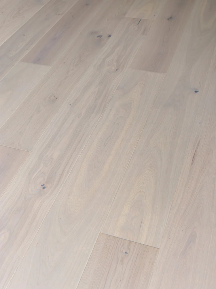 161660+-+49427261+SAGA+Exclusive+Platinum_03_PB_Lo SAGA Exclusive Platinum Oak - Bilde 1